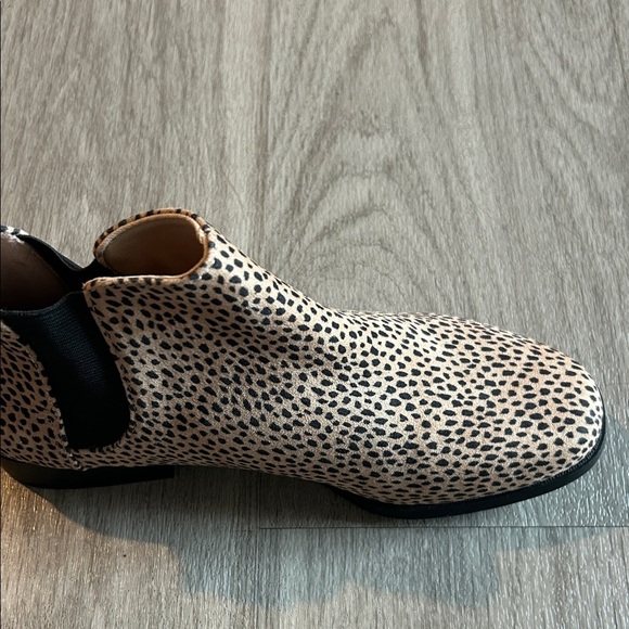 Old Navy Leopard print Ankle Booties (NWOT) - Picture 3 of 8